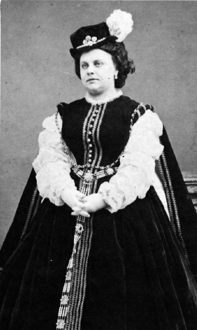 Pauline Guéymard Lauters Beligische mezzo sopraan geboren te Brussel. In de rol van Valentine in 