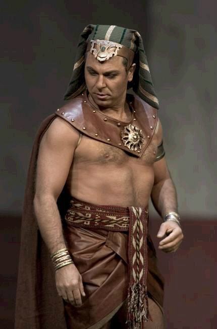 Roberto Alagna als Radames .