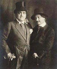 Enrico Caruso samen met de componist Gustave Charpentier. (1914)