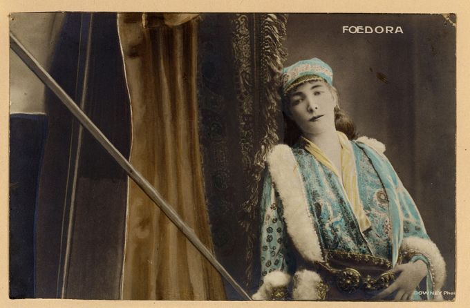 Op 14 mei 1883 bracht Sarah Bernhardt het toneelstuk van Sardou 